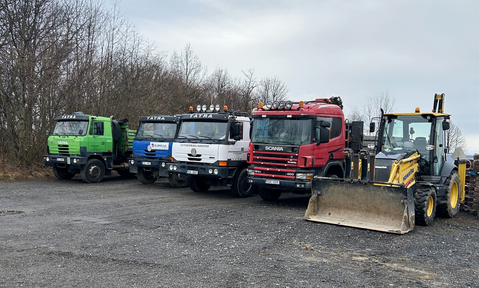 Celý vozový park Autodopravy Novotný na firemní ploše